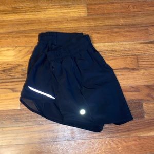 Lululemon Black Hotty Hots, Low rise 4” size 10